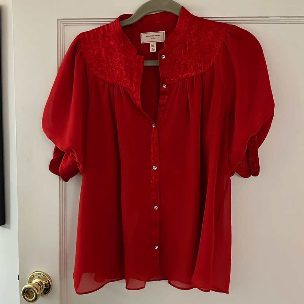 Beautiful moulinette soeurs red blouse in like new condition. Size 0. No flaws.